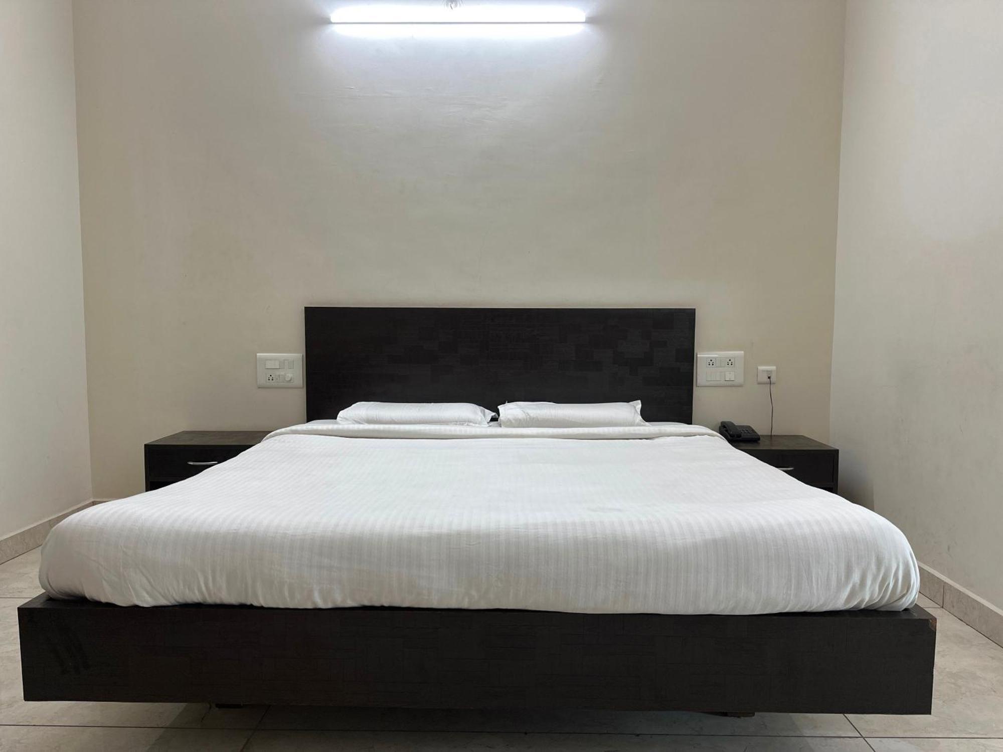 Nanjangud Super Hotel O Sar Residency מראה חיצוני תמונה